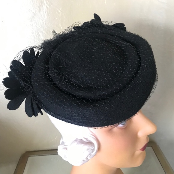 STYLISH 1940s TILT FELT HAT WITH FELT FLOWERS AND VEILING main image 4